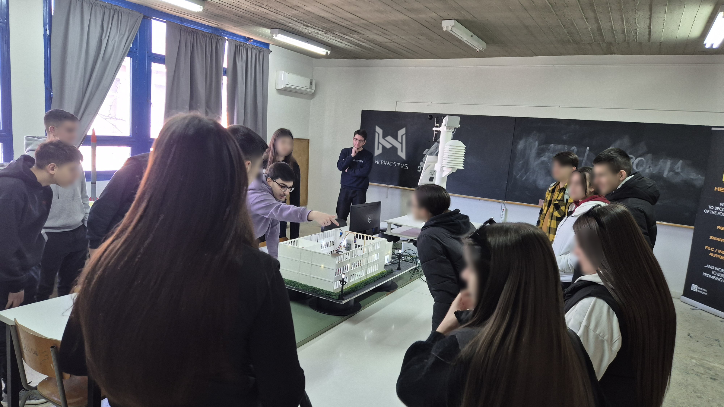 HEPHAESTUS presents its Smart Campus scale model, weather station and constructions during an educational visit